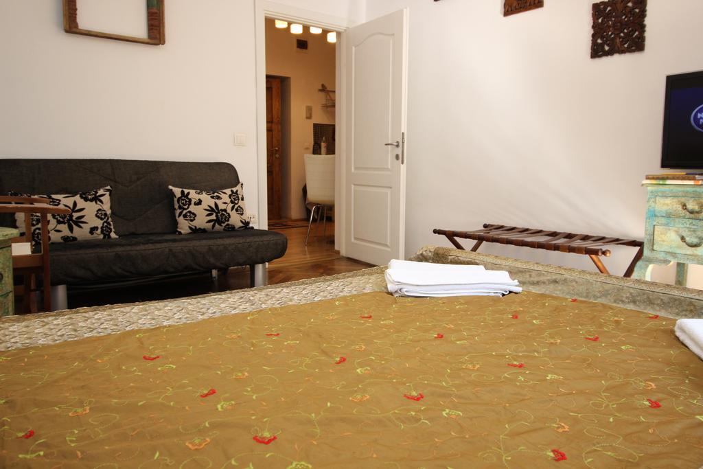 Apartment Versus Art