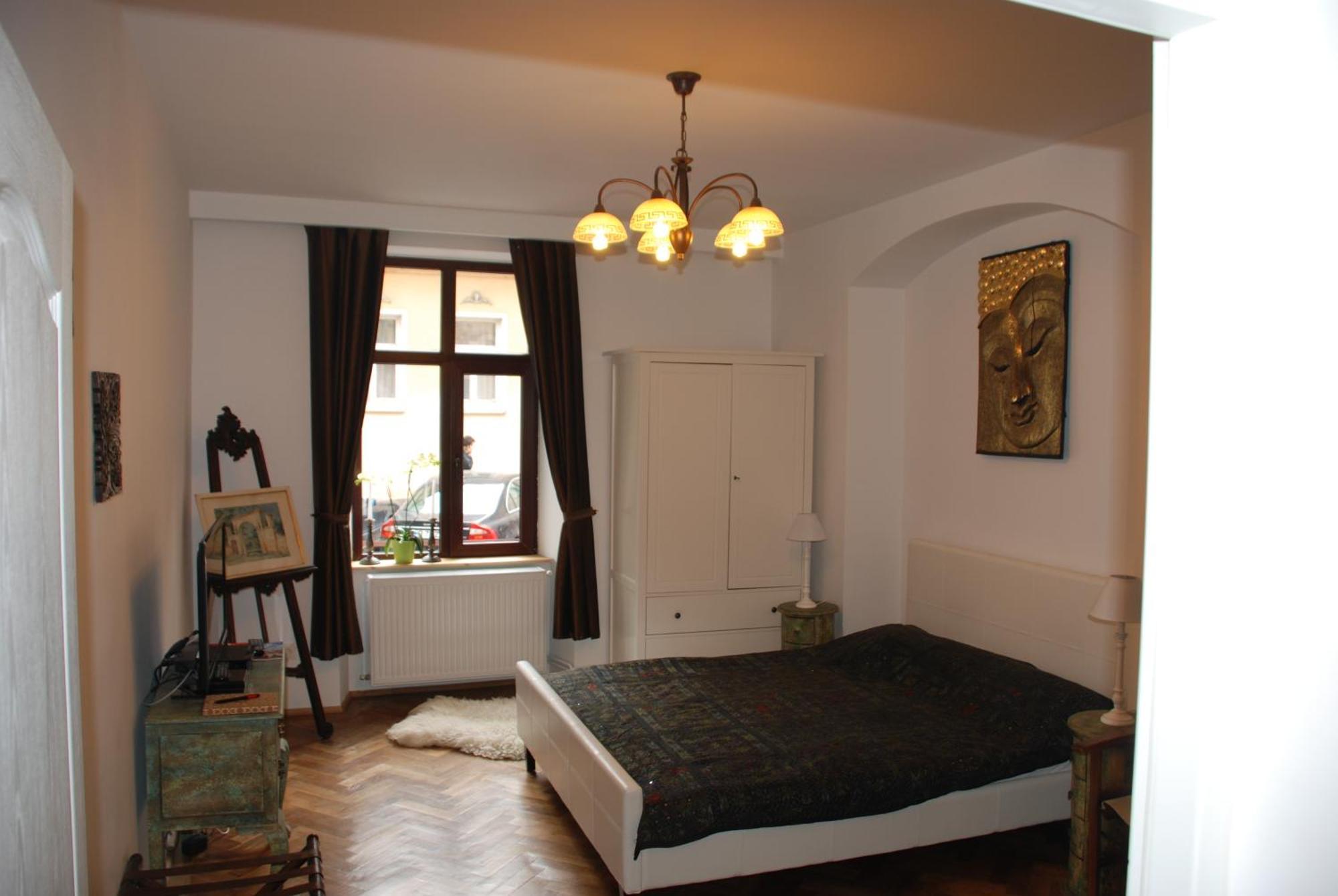 Apartment Versus Art *