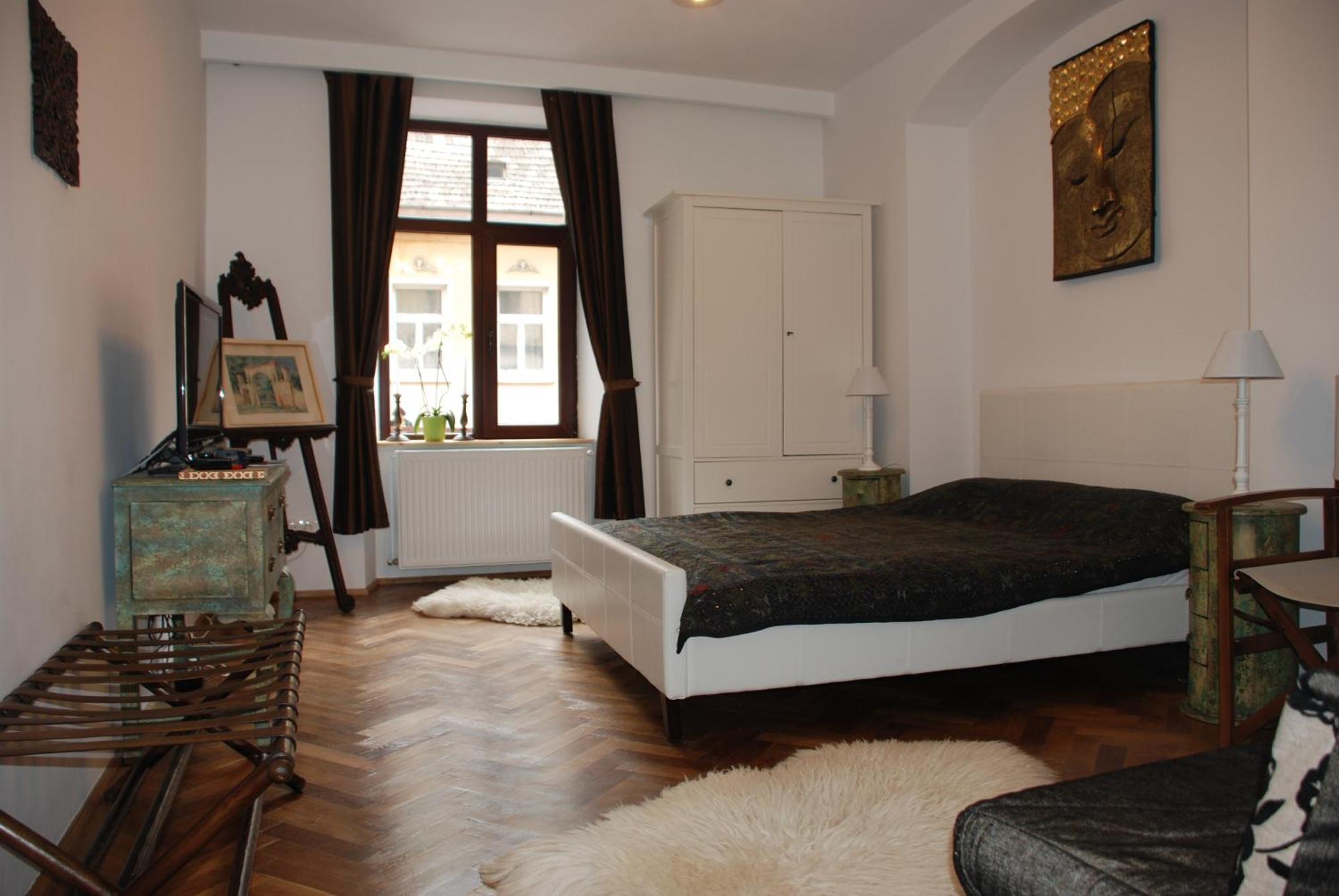 Apartment Versus Art *