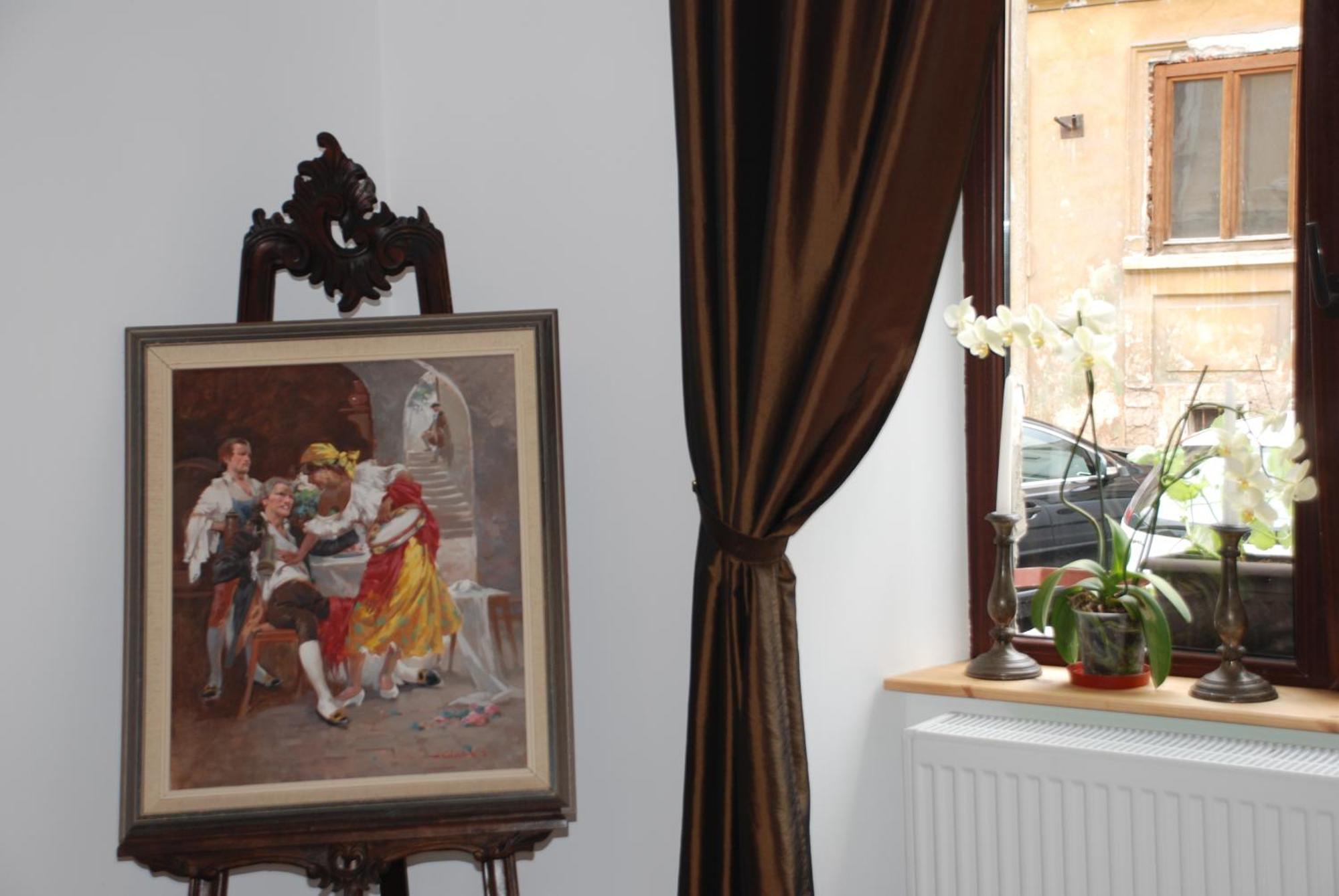 Apartment Versus Art