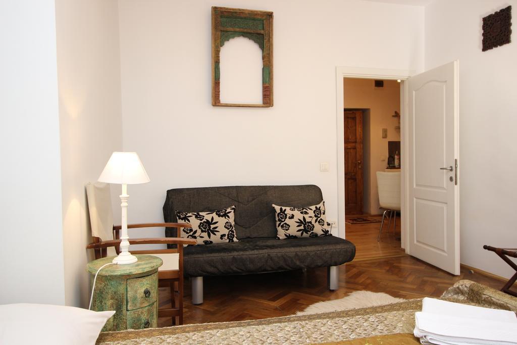 Versus Art Apartment *
